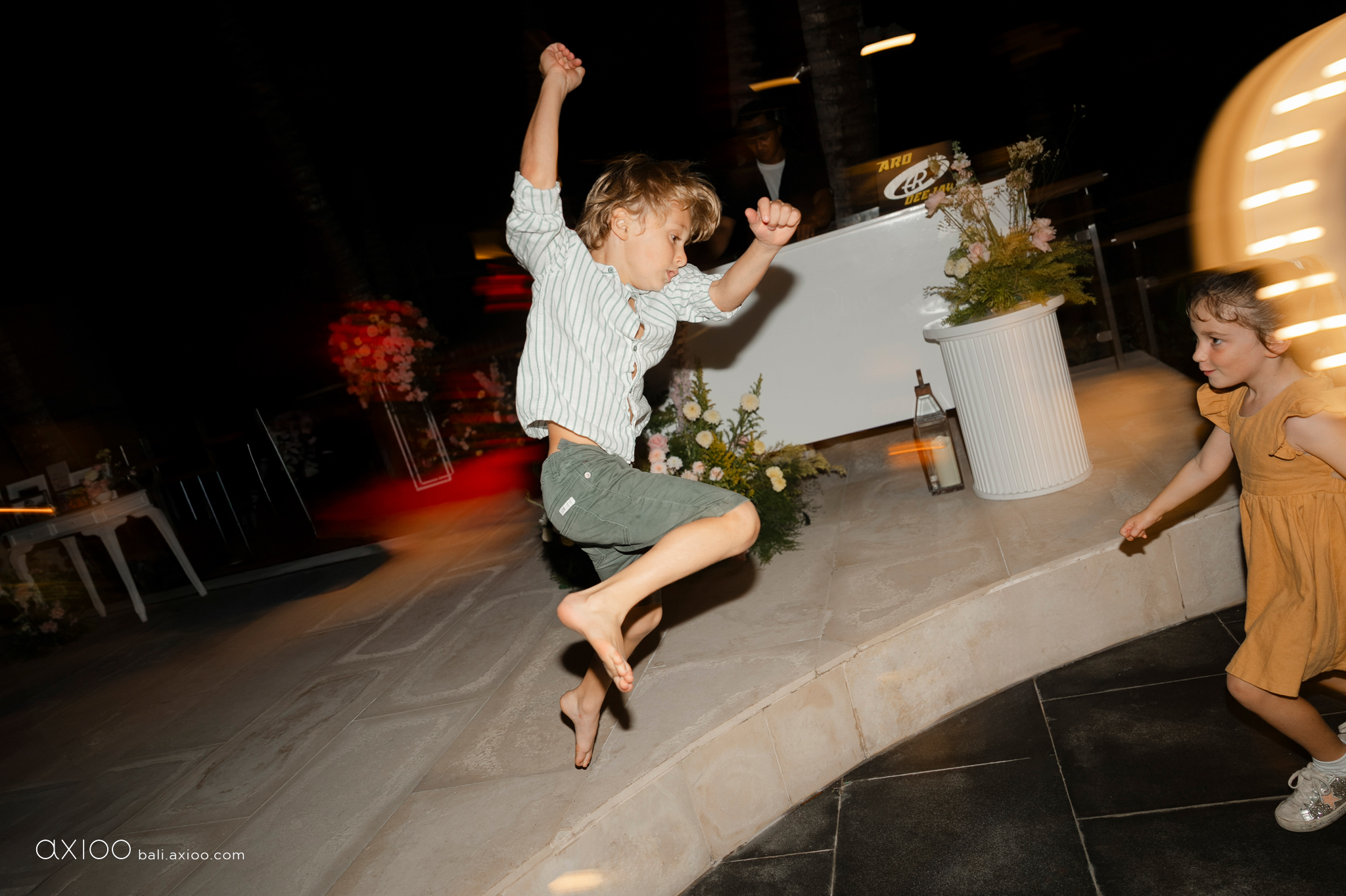 Axioo: Little Scene Stealers